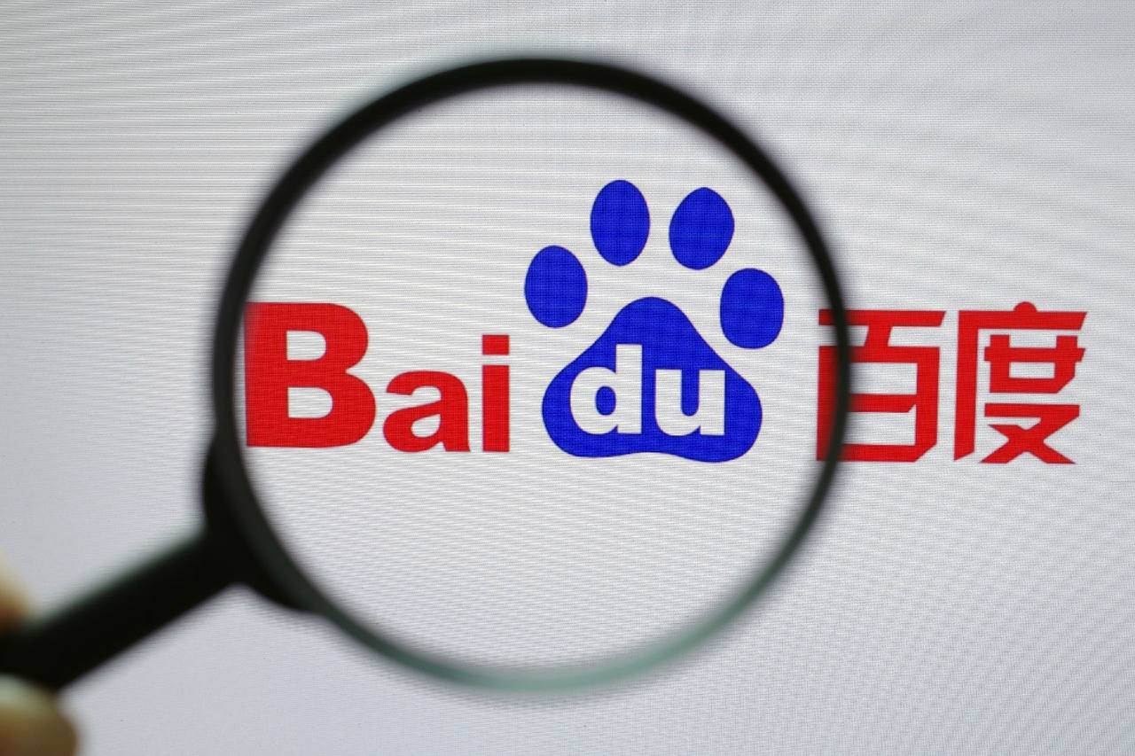 摊主女儿大口吃父母摊位剩食走红